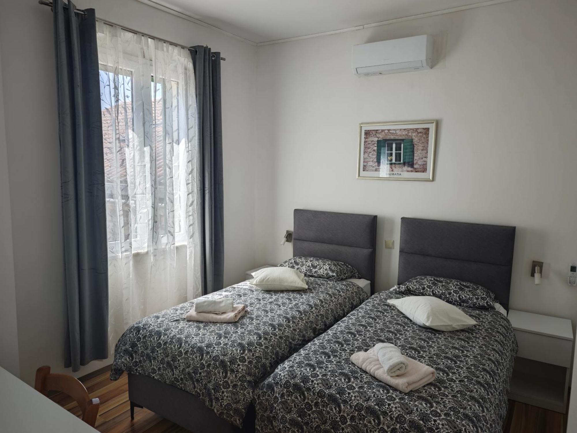 Apartment Central Old Town With Private Indoor Garage Parking Split Ngoại thất bức ảnh