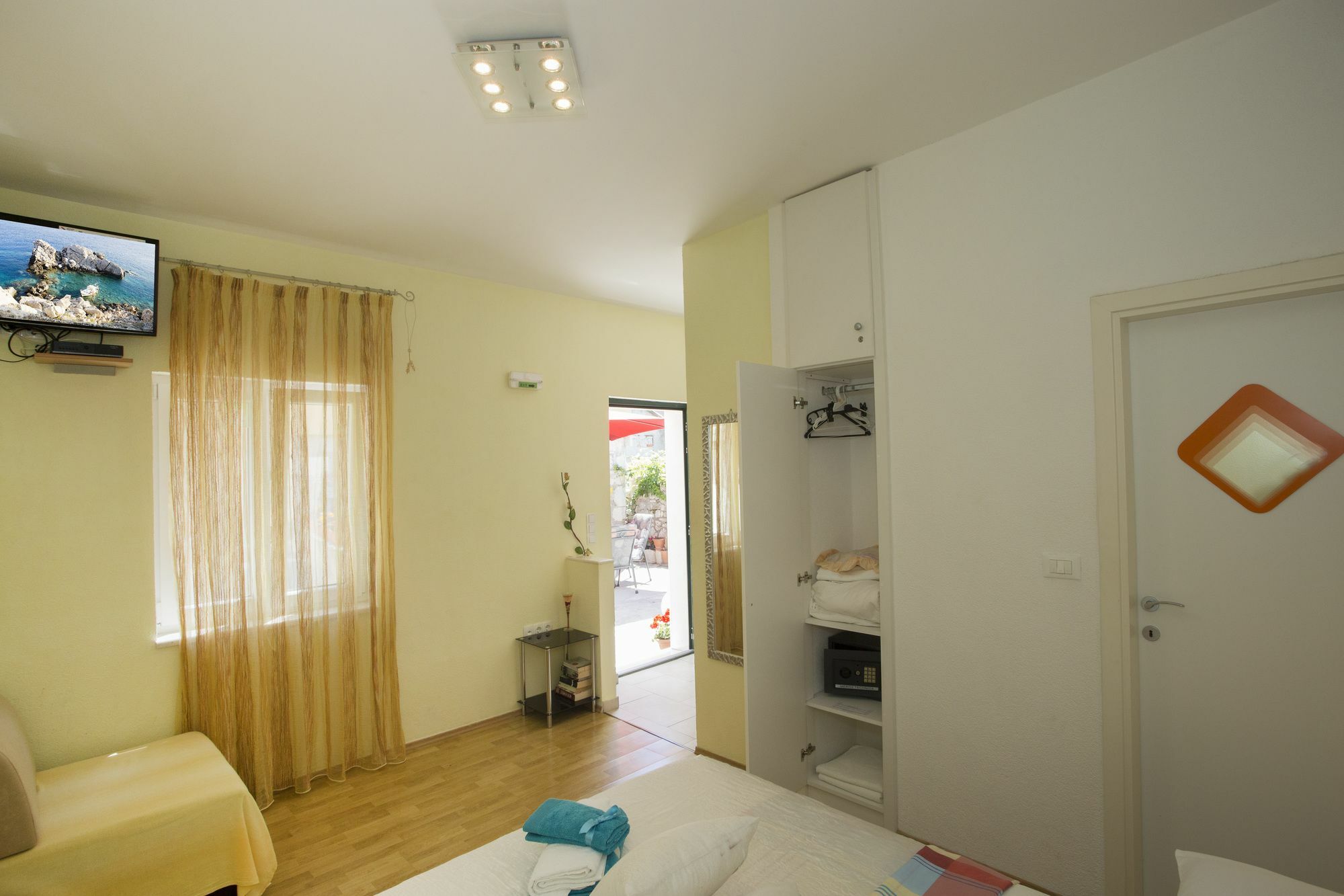 Apartment Central Old Town With Private Indoor Garage Parking Split Ngoại thất bức ảnh